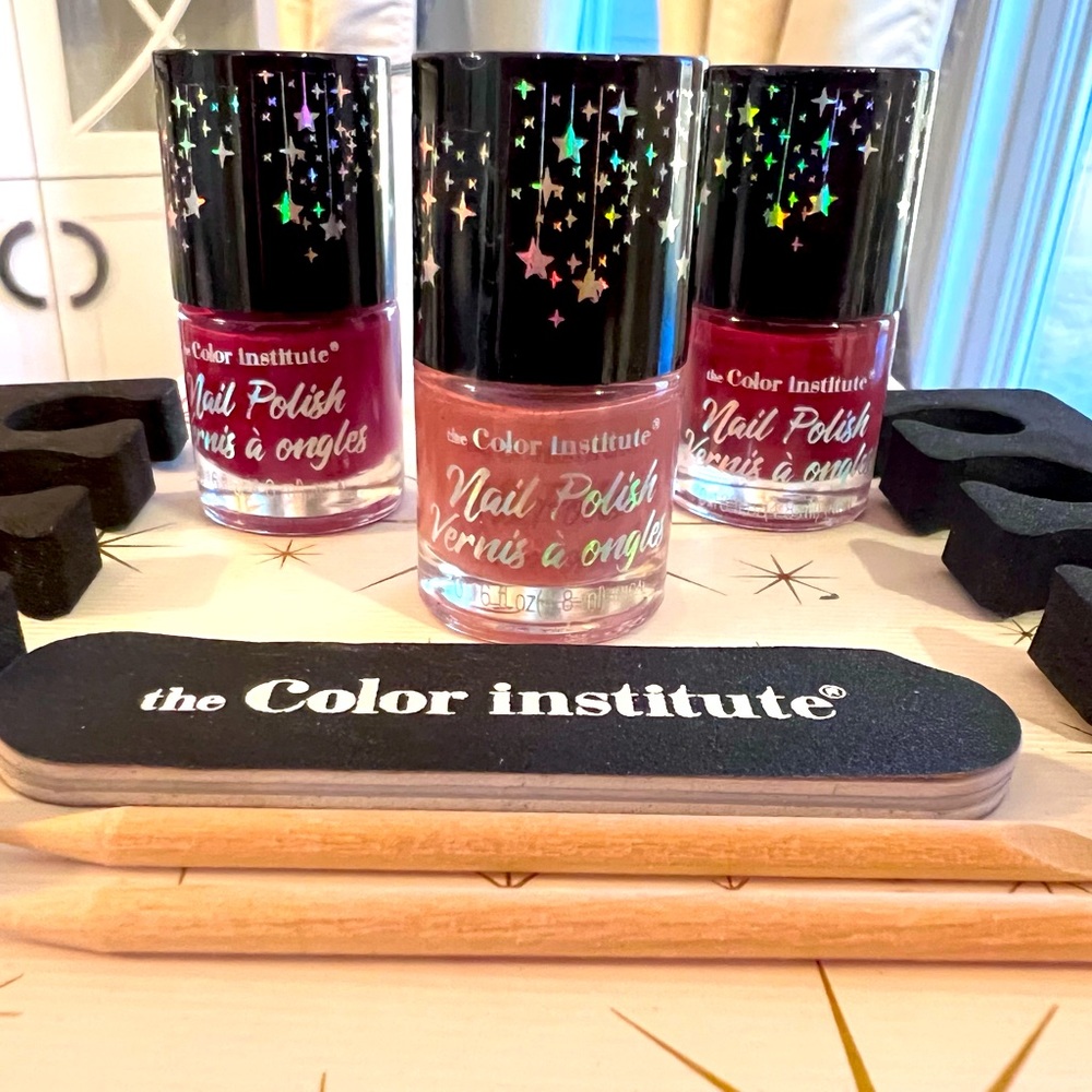 The Colour Institute Nail Polish Kit (NWOT)